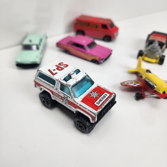 Mixed Lot of Matchbox Vehicles Various Dates 1983 to Current 5 Cars & 1 Airplane - Picture 3 of 15